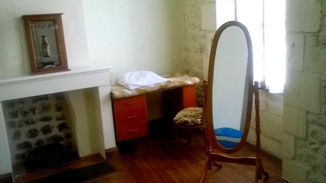La Maison De L'Aubepin Saint-Savinien 外观 照片
